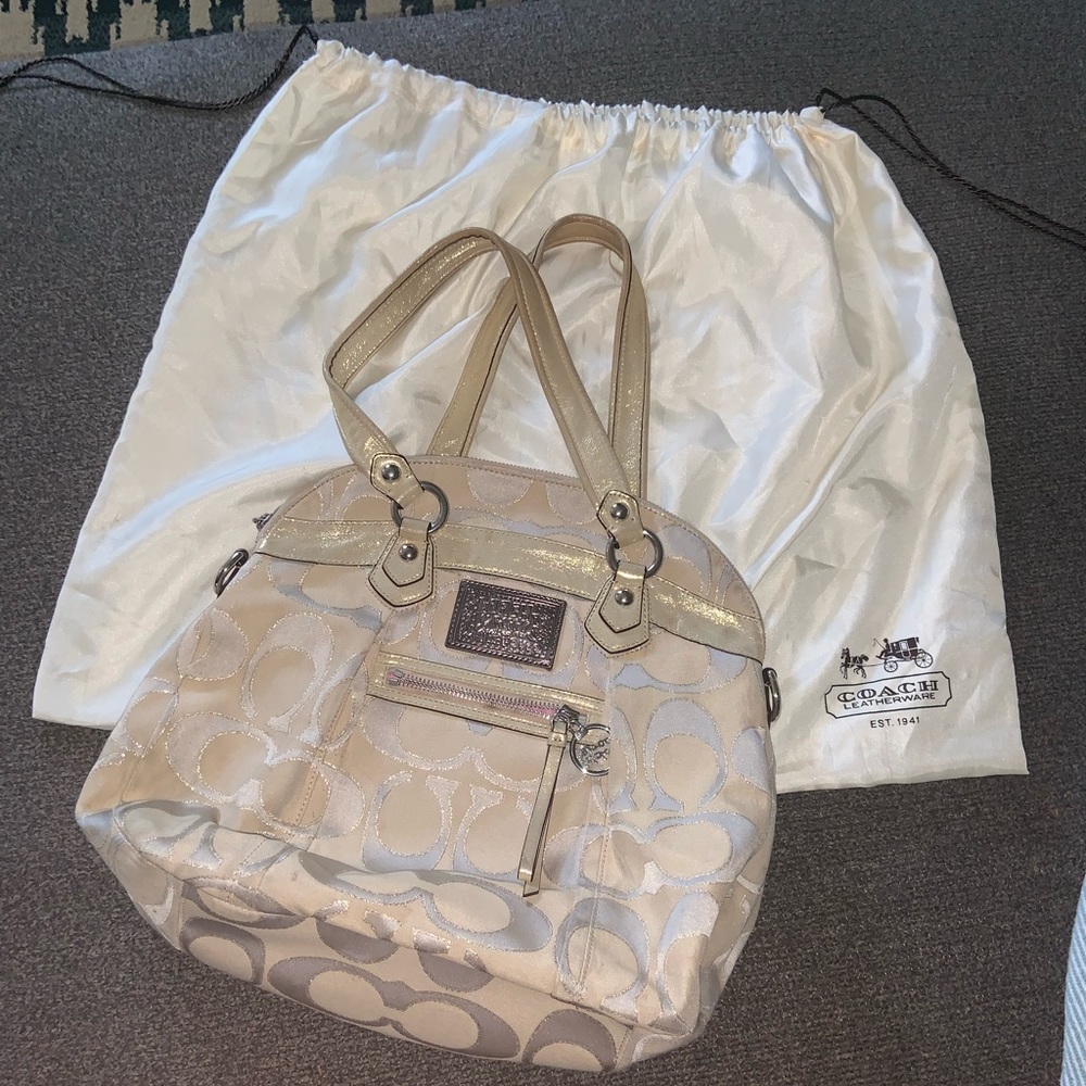 Poppy style coach purse with wallet included